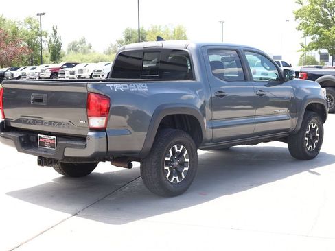 Used 2017 Toyota Tacoma TRD Off-Road AWD/4WD image 6