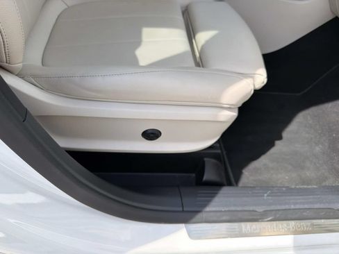 Used 2023 Mercedes-Benz GLB 250 image 12