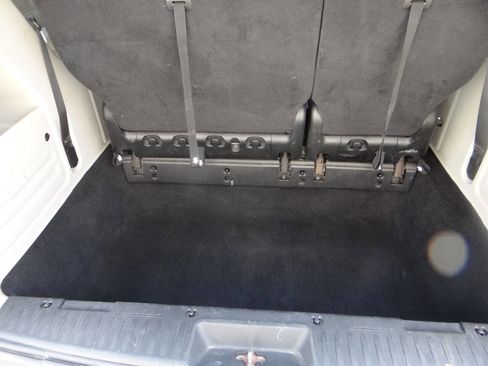 Used 2014 Chrysler Town & Country Touring image 26