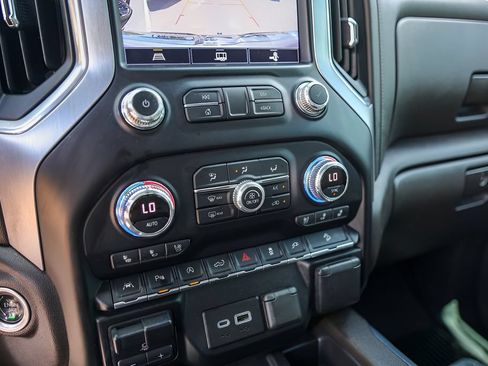 Used 2021 GMC Sierra 1500 SLT AWD/4WD image 22