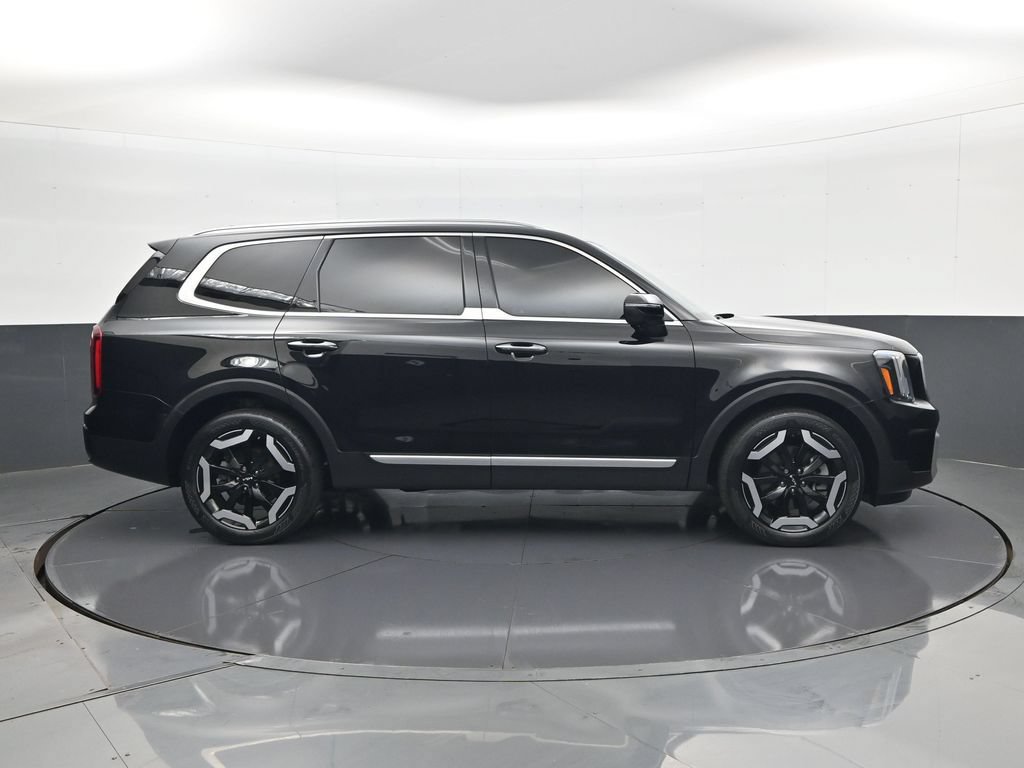 Used 2023 Kia Telluride S w/ S Sunroof Package FWD image 5