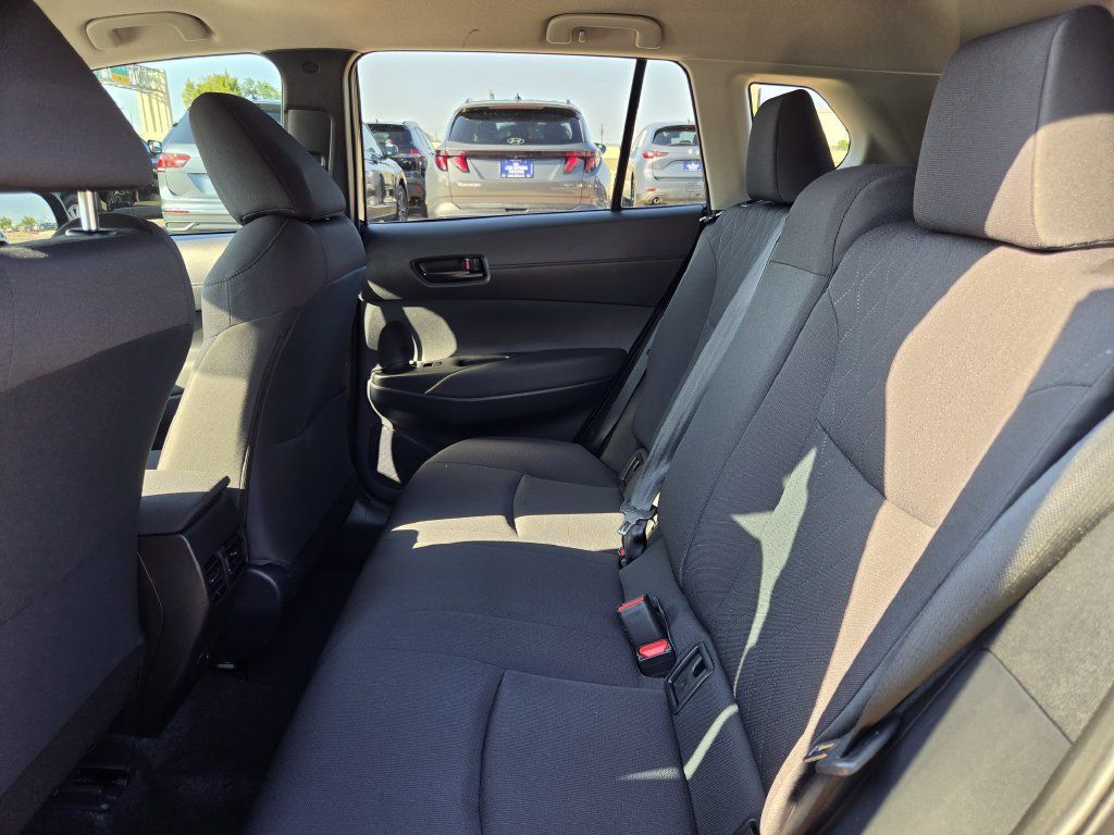 Used 2026 Toyota Corolla Cross LE FWD image 28