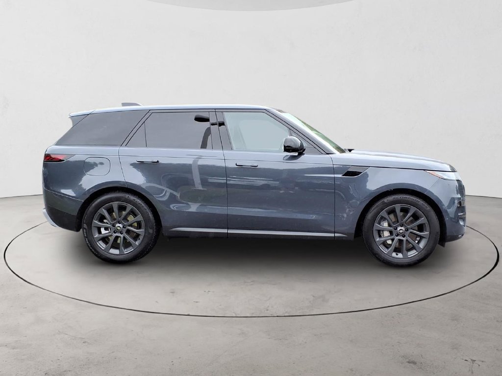 Used 2025 Land Rover Range Rover Sport SE AWD/4WD image 4