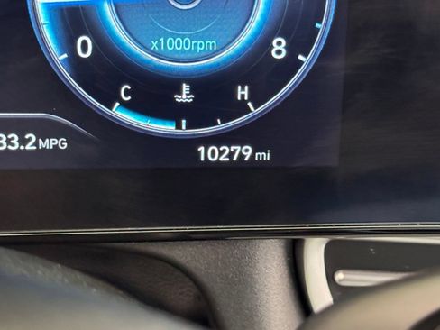 Certified 2025 Hyundai Elantra Limited FWD image 5