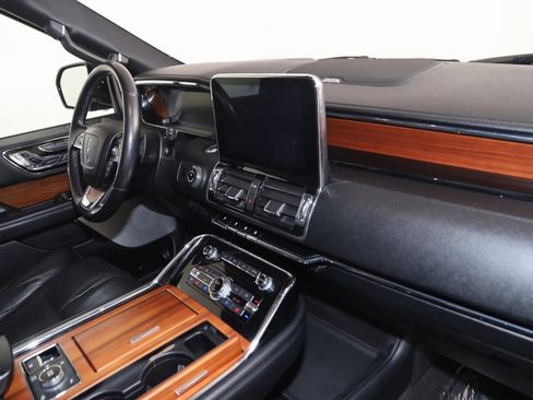 Used 2019 Lincoln Navigator Reserve image 46