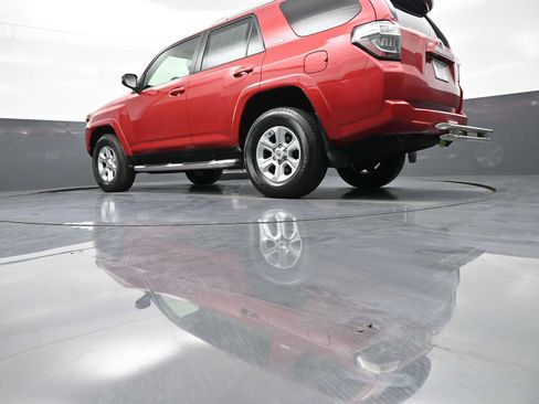 Used 2016 Toyota 4Runner SR5 AWD/4WD image 30