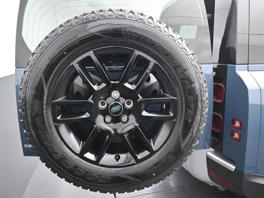 Used 2024 Land Rover Defender 110 S AWD/4WD image 33