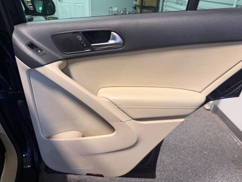 Used 2013 Volkswagen Tiguan SE image 16