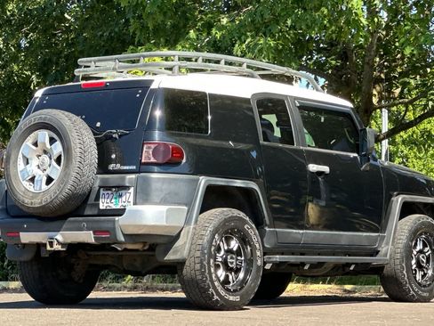 Used 2007 Toyota FJ Cruiser 4WD image 2