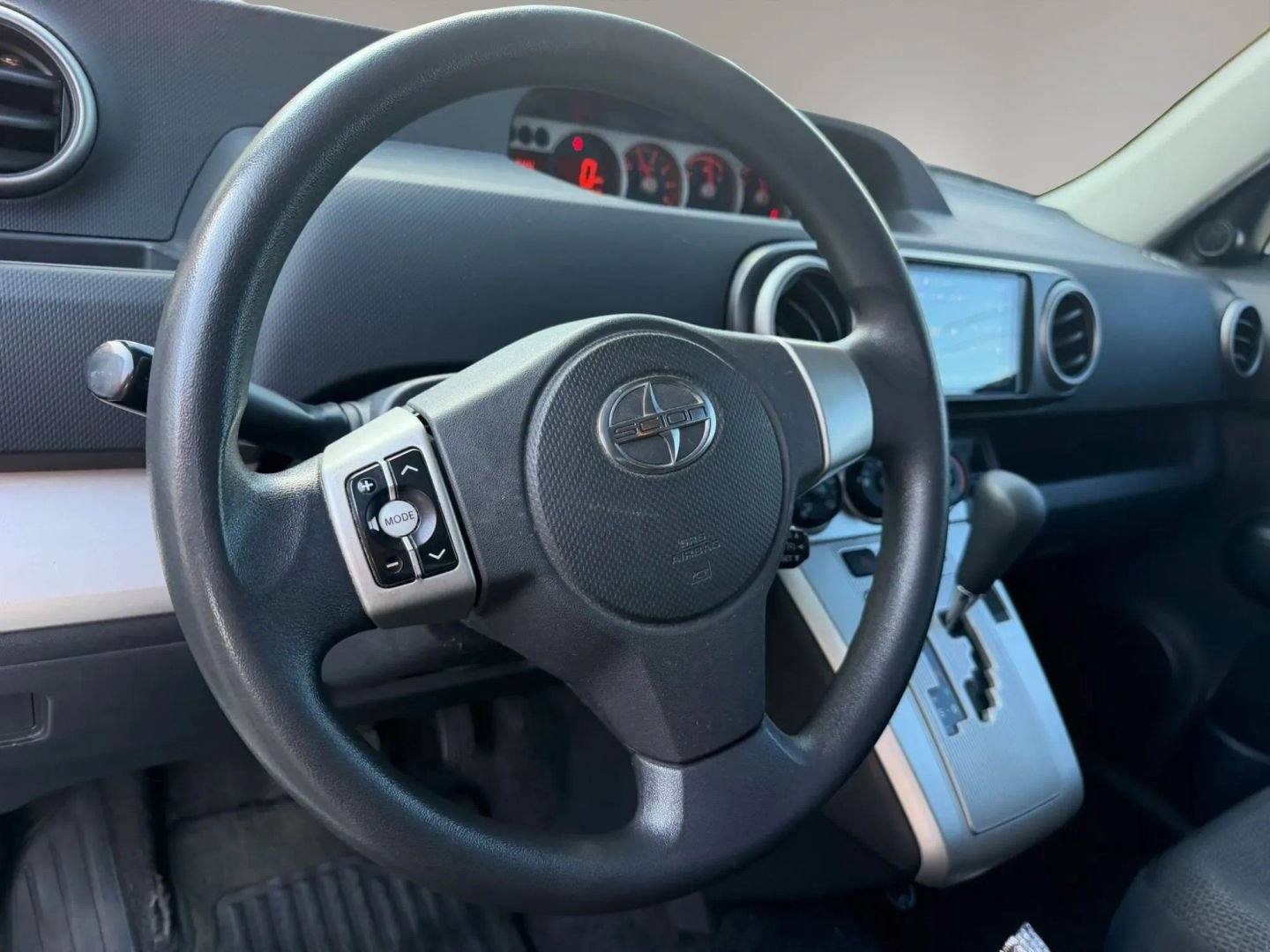 Used 2010 Scion xB FWD image 11