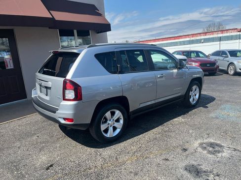 Used 2017 Jeep Compass Latitude image 5
