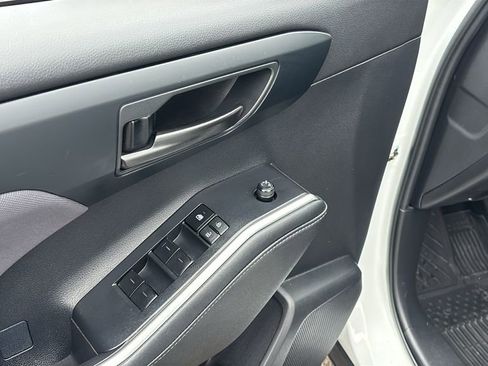 Used 2023 Toyota Highlander L image 14