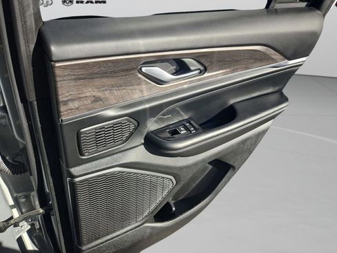 Used 2022 Jeep Grand Cherokee Overland image 17