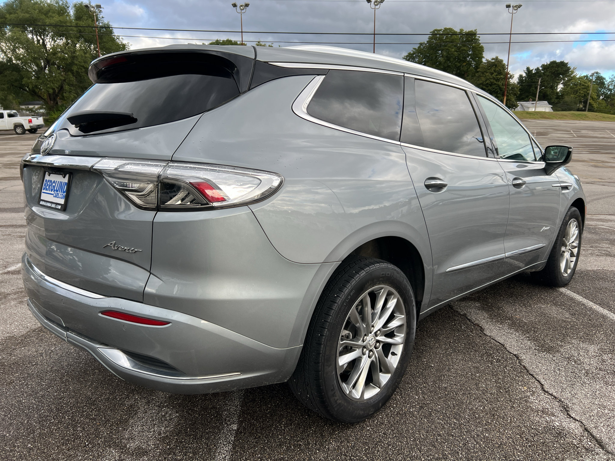 Used 2024 Buick Enclave Avenir w/ Avenir Technology Package AWD/4WD image 3