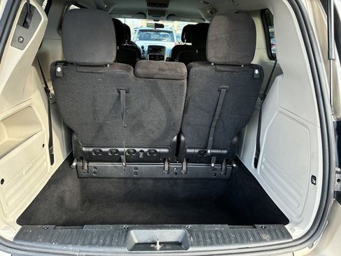 Used 2014 Dodge Grand Caravan SXT image 16