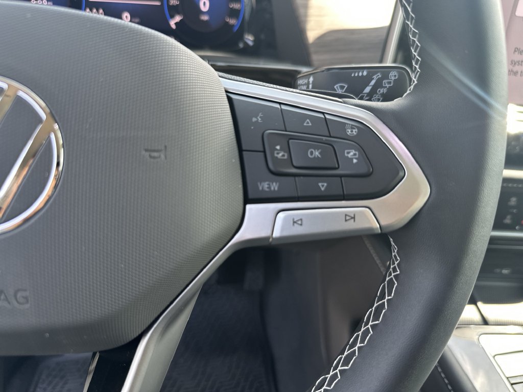 Used 2024 Volkswagen Atlas SEL AWD/4WD image 16
