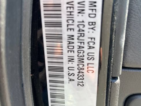 Used 2021 Jeep Grand Cherokee Laredo AWD/4WD image 10