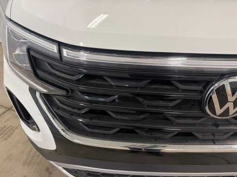 Used 2024 Volkswagen Atlas Cross Sport SE image 4