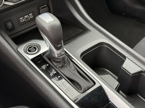 Used 2025 Nissan Sentra SV FWD image 18