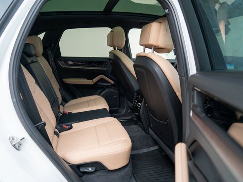 Used 2025 Porsche Cayenne image 24