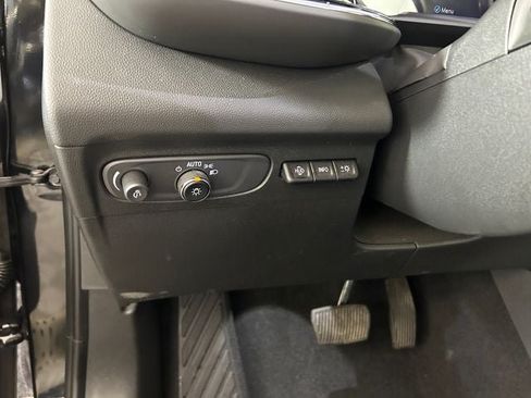 Used 2023 Buick Envision Avenir AWD/4WD image 19