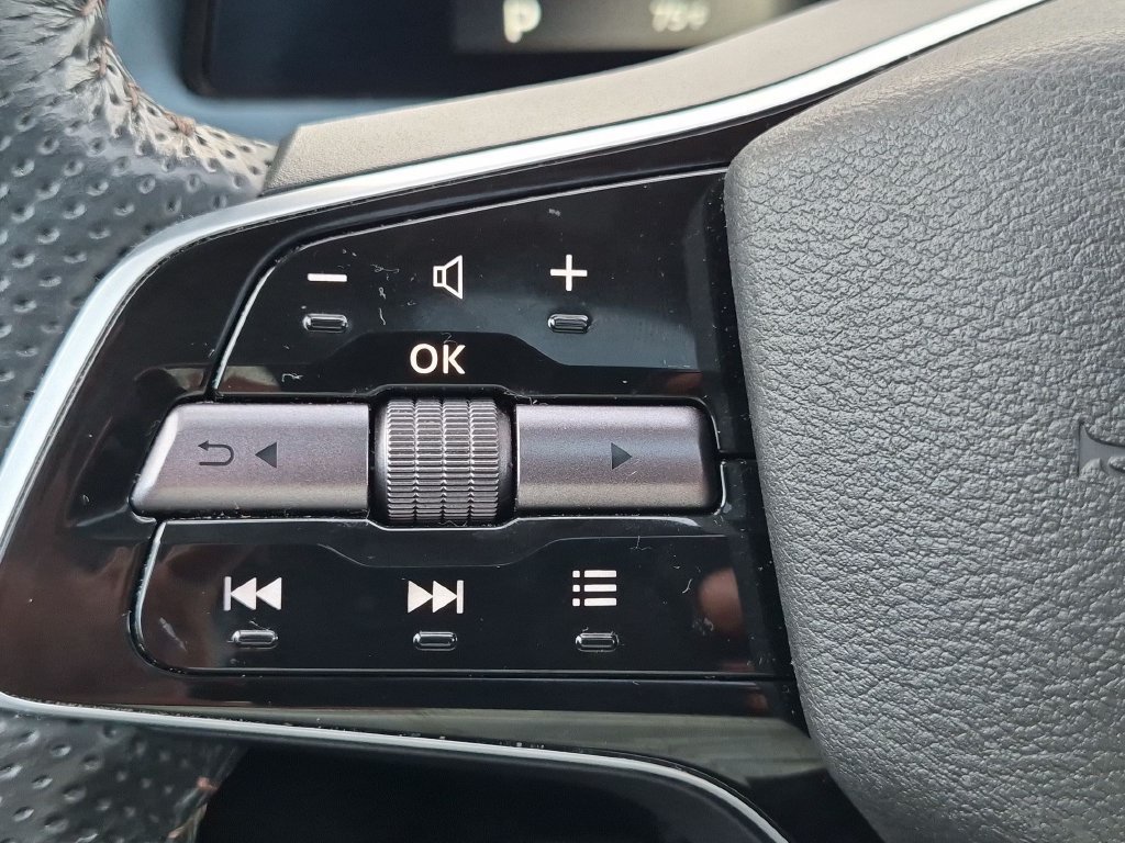 Used 2024 Nissan Ariya AWD image 15