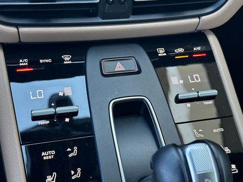 Certified 2024 Porsche Macan S AWD/4WD image 16