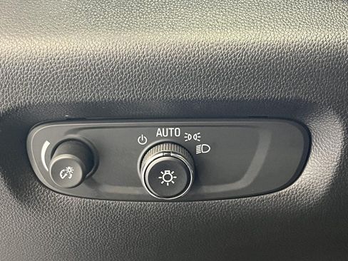 Used 2023 Chevrolet Traverse Premier AWD/4WD image 37