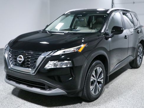 Used 2023 Nissan Rogue SV w/ SV Premium B Package FWD image 32