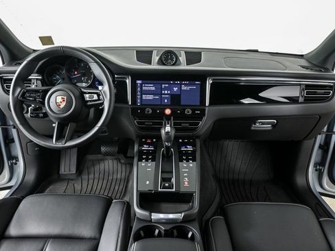 Certified 2025 Porsche Macan image 19