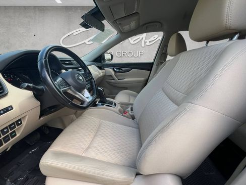 Used 2020 Nissan Rogue SV w/ Premium Package FWD image 19