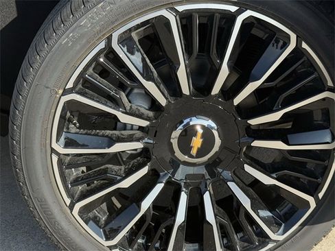New 2026 Chevrolet Suburban High Country image 8