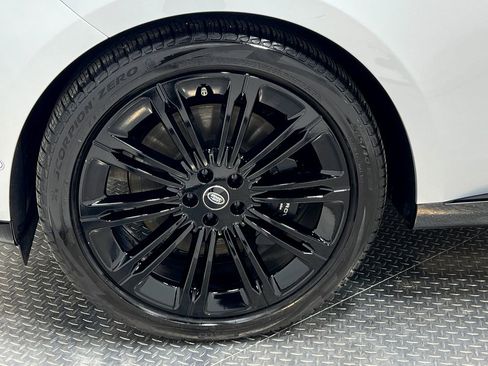 Used 2024 Land Rover Range Rover SE image 37