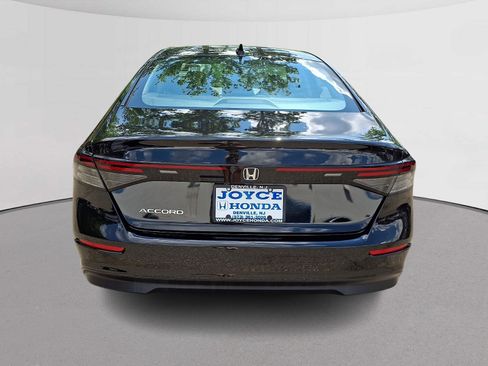 Certified 2023 Honda Accord EX image 9