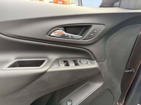 Used 2020 Chevrolet Equinox LT FWD image 18