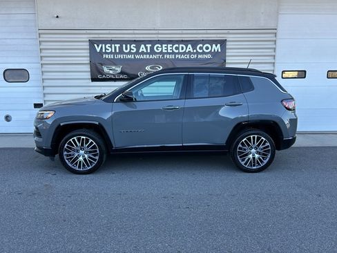 Used 2022 Jeep Compass Limited w/ Elite Group AWD/4WD image 7