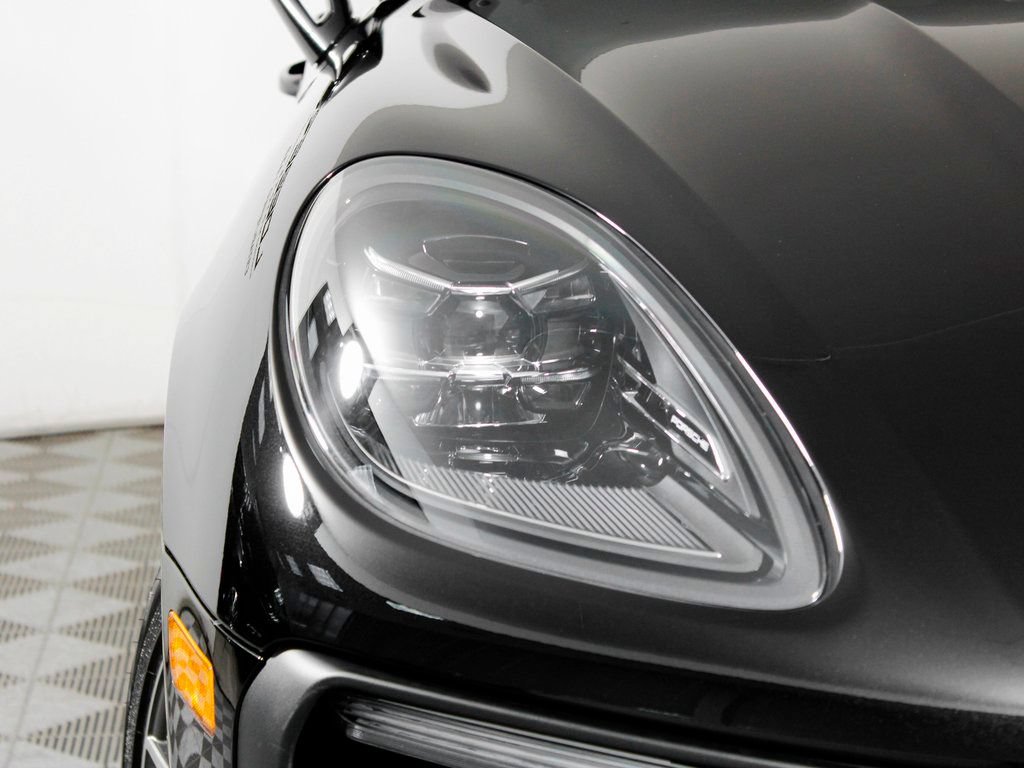 Certified 2026 Porsche Macan AWD/4WD image 11