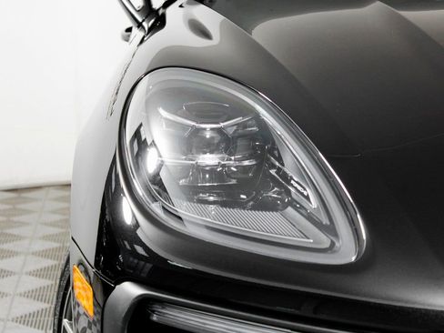 Certified 2026 Porsche Macan AWD/4WD image 11