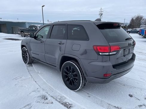 Used 2018 Jeep Grand Cherokee Altitude image 9