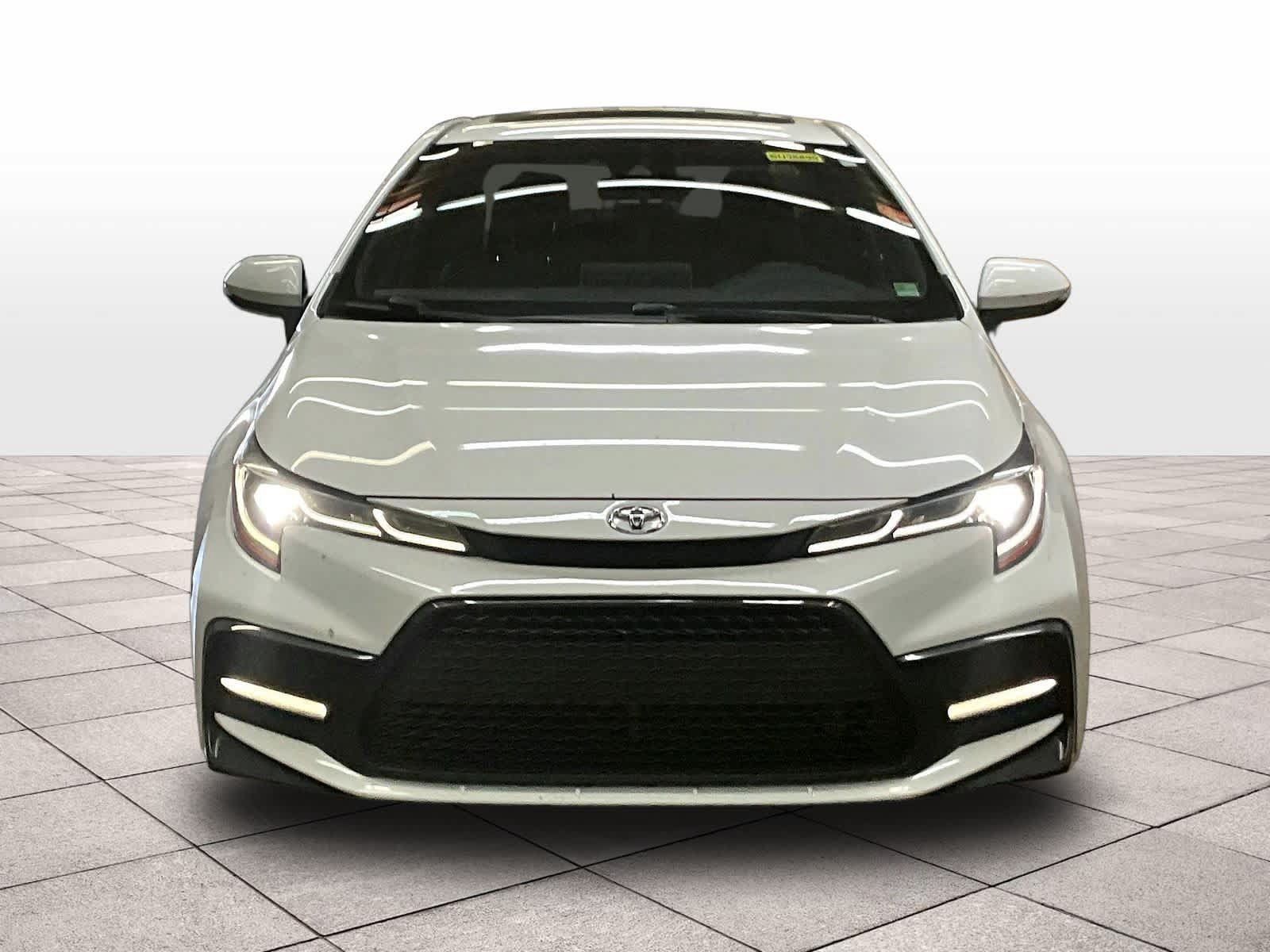 Used 2020 Toyota Corolla SE w/ SE Premium Package FWD image 3