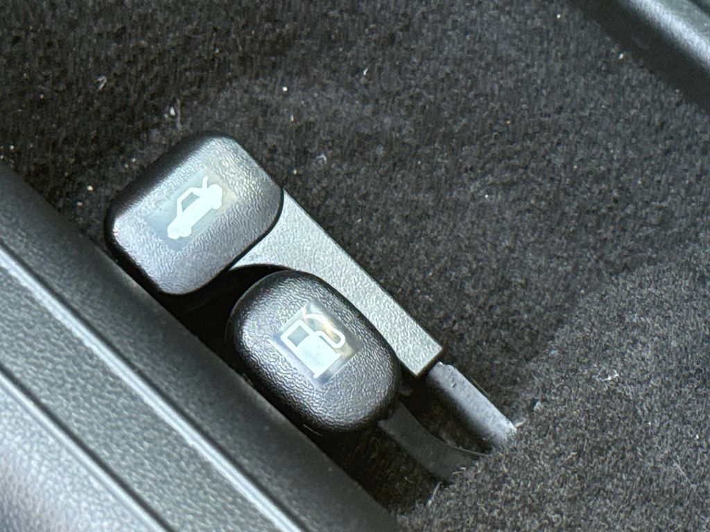 Used 2026 Hyundai Elantra Limited FWD image 22
