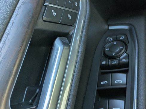 Used 2025 GMC Sierra 2500 SLT w/ SLT Convenience Package image 27