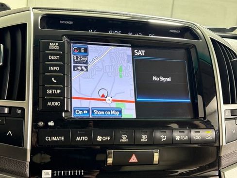 Used 2013 Toyota Land Cruiser image 34