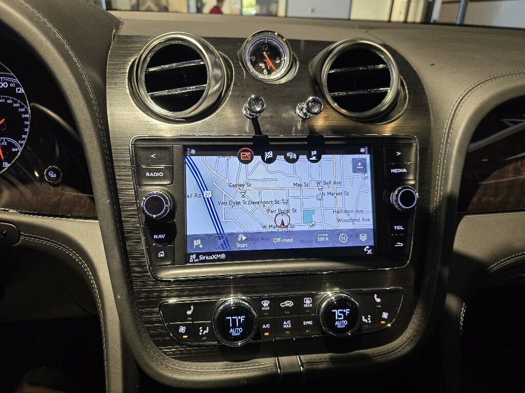 Used 2019 Bentley Bentayga AWD/4WD image 10