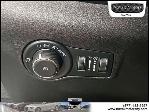 Used 2023 Jeep Compass Limited w/ Elite Group AWD/4WD image 23