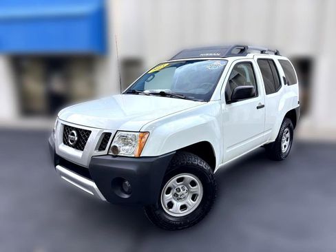 Used 2015 Nissan Xterra X image 1