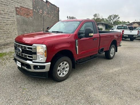 Used 2024 Ford F250 XLT AWD/4WD image 3