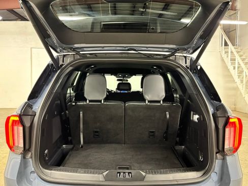Used 2025 Ford Explorer ST-Line RWD image 25