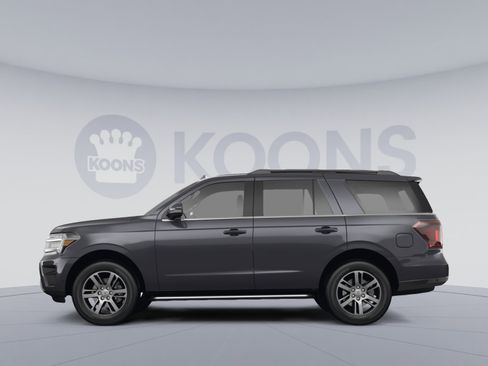 Used 2024 Ford Expedition XLT AWD/4WD image 2