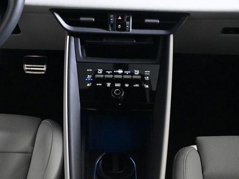 Certified 2025 Porsche Macan 4S Electric image 16